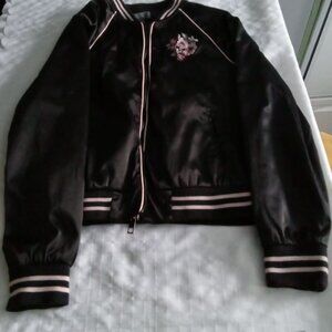 Suzy Shier Black and Pink Bomber Jacket with Embroidered Patch Confort and style